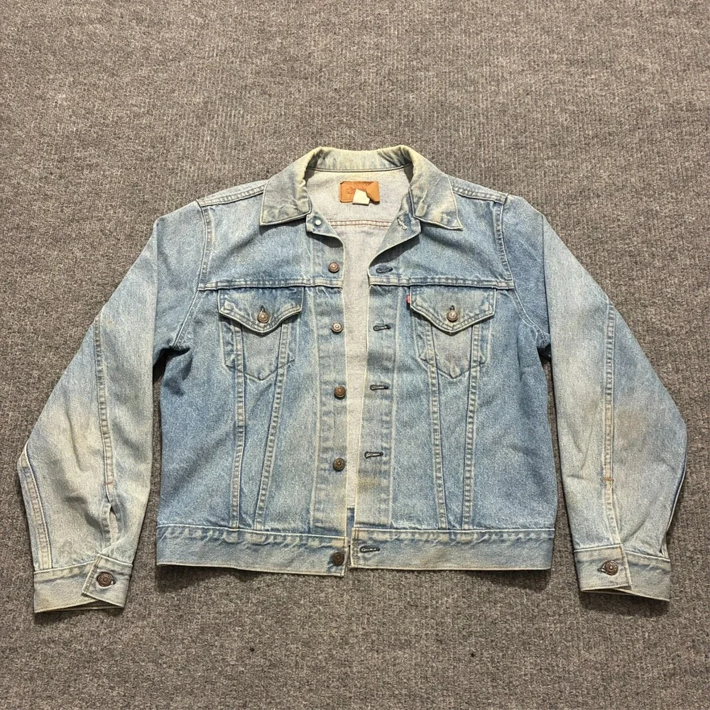 Vintage Levis Mens Denim Trucker Jacket Size 44 Button Front USA Leather Patch